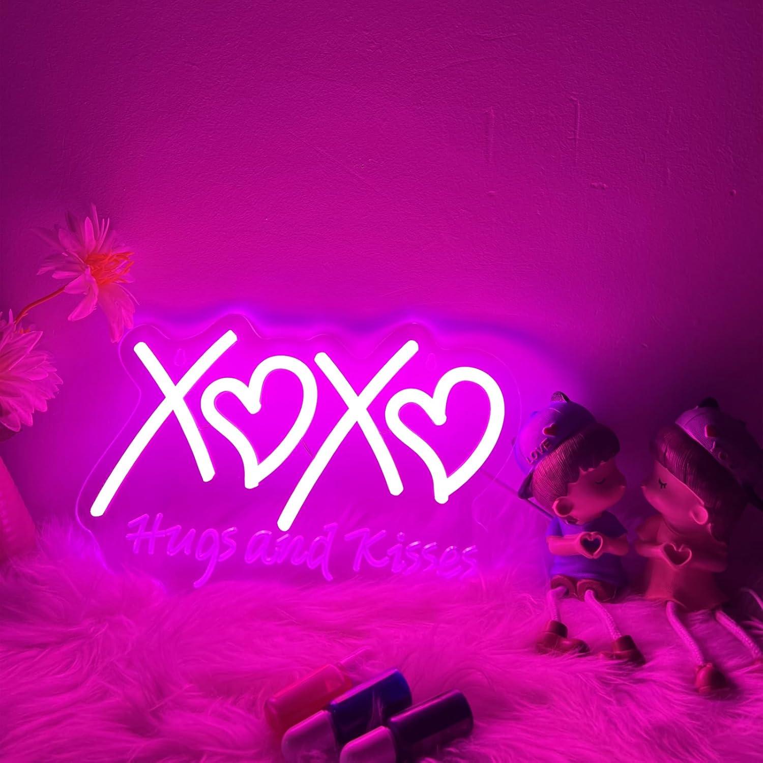 لافتة نيون XOXO مع عبارات 